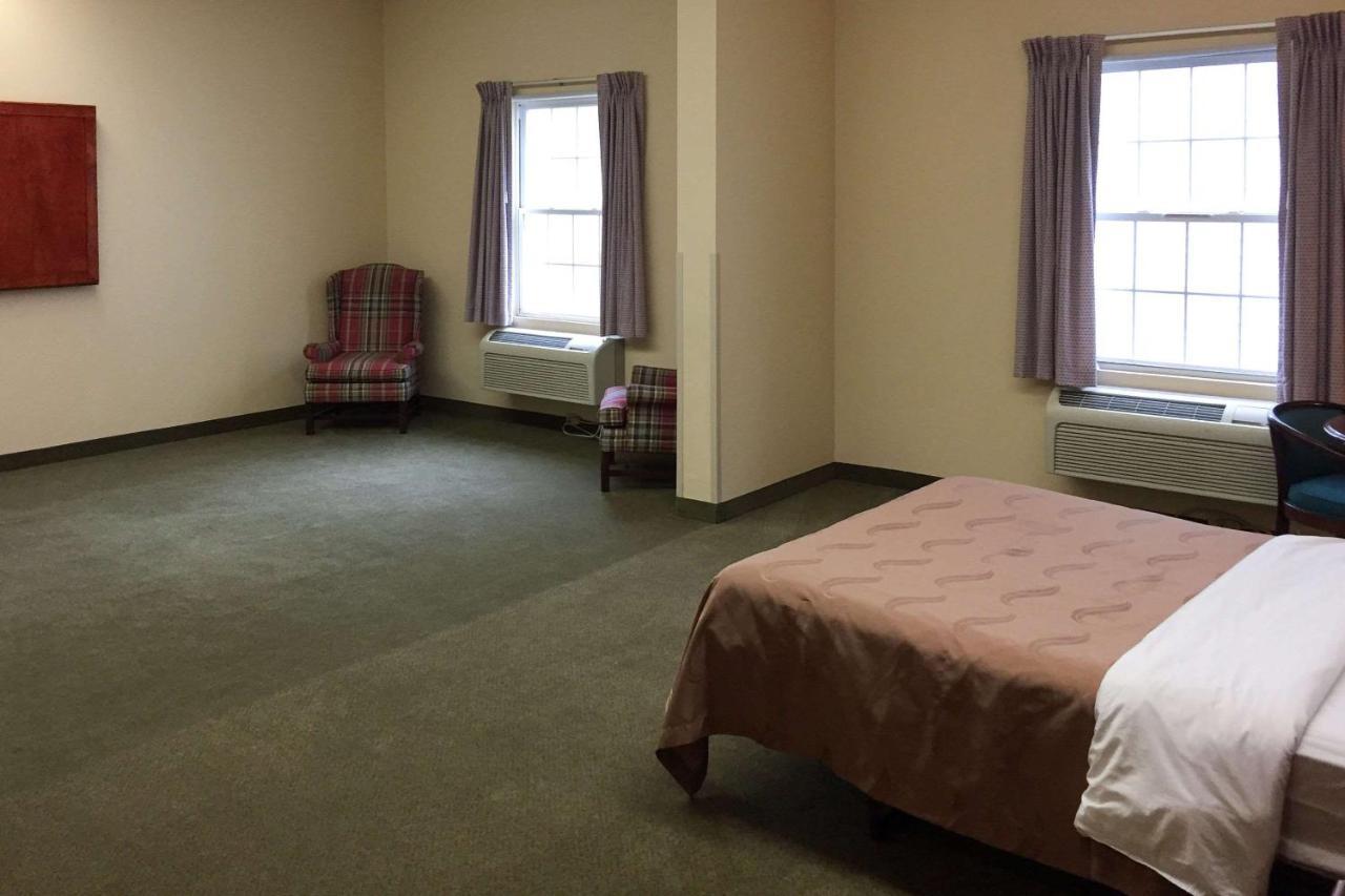 Quality Inn & Suites Bellville - Mansfield Buitenkant foto