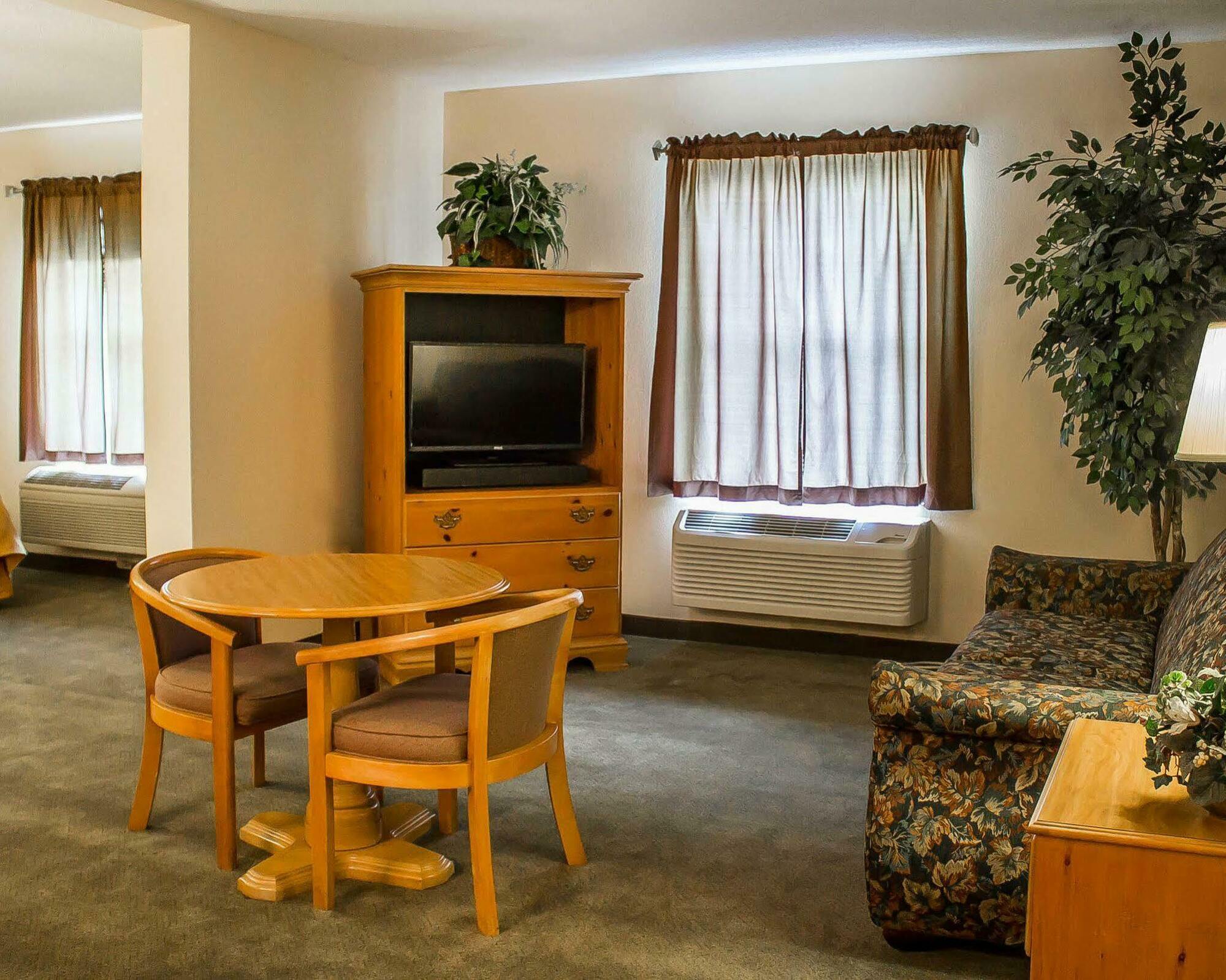 Quality Inn & Suites Bellville - Mansfield Buitenkant foto